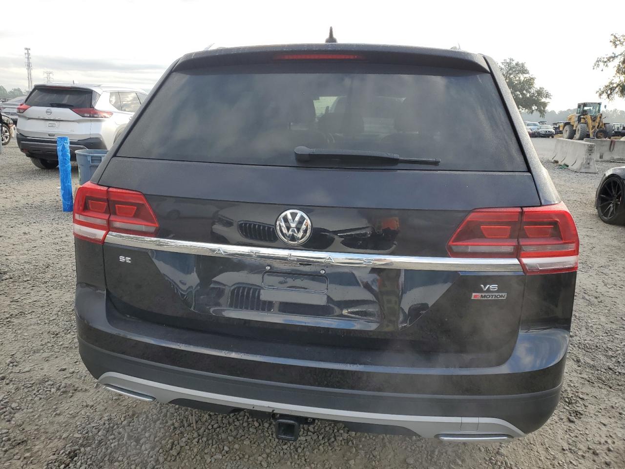2018 Volkswagen Atlas VIN 1V2LR2CA1JC583504 Copart auction photo, side damage thumbnail 6