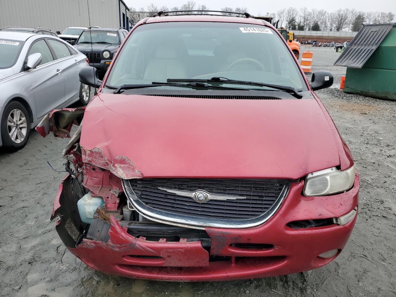 1998 Chrysler Town & Country VIN 1C4GP64L1WB506919 Copart auction photo, front end damage thumbnail 5