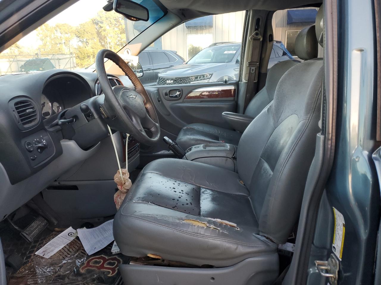 2005 Chrysler Town & Country VIN 2C8GP64L25R479194 Copart auction photo, side damage thumbnail 7