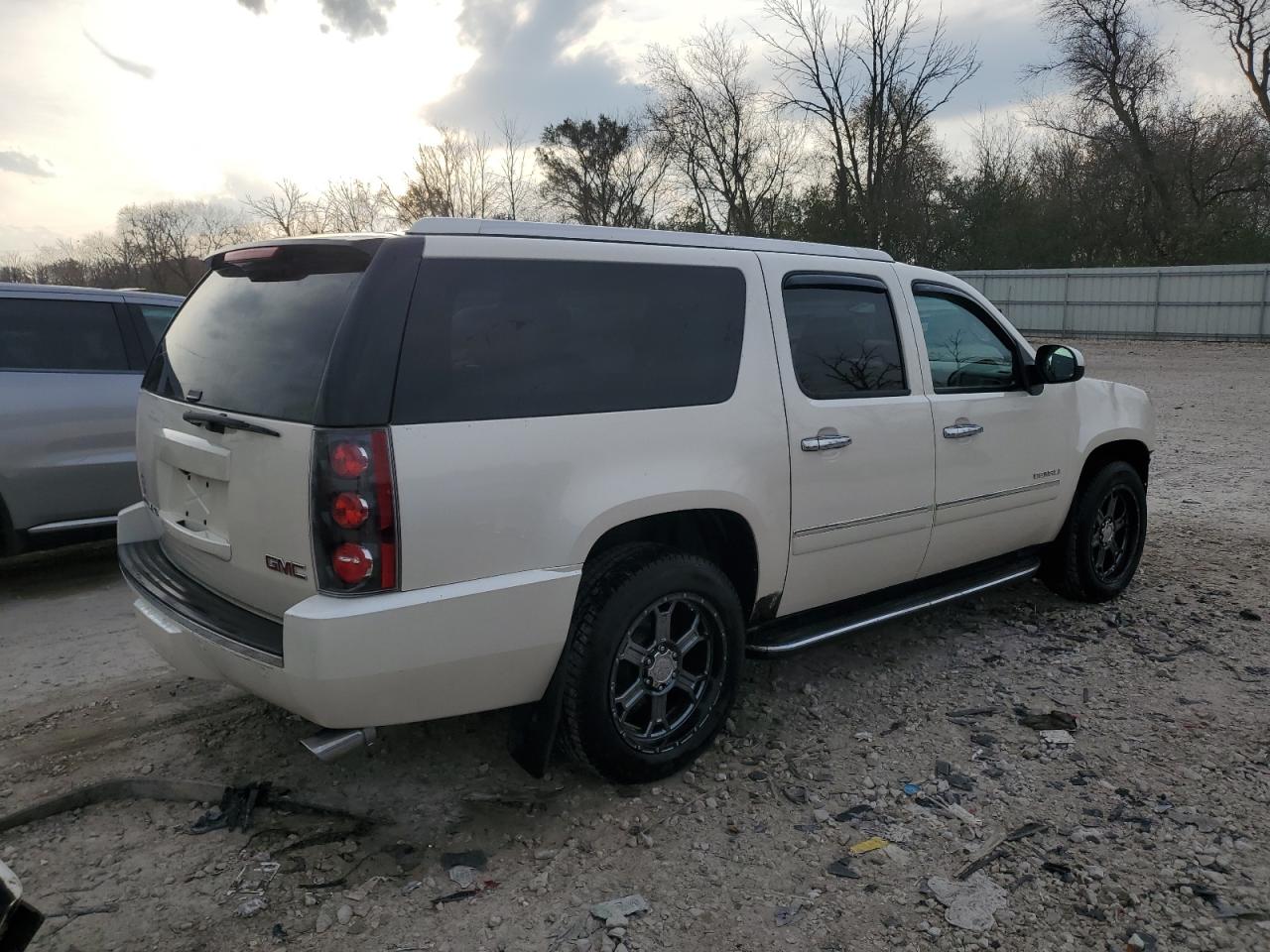 2013 GMC Yukon VIN 1GKS2MEF4DR202966 Copart auction photo, front end / side damage thumbnail 3