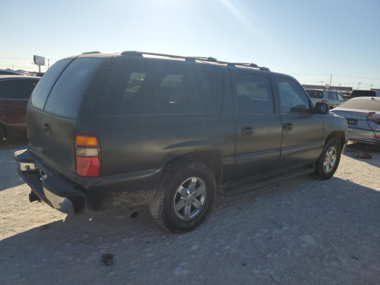 2001 Chevrolet Suburban VIN 3GNFK16T51G230424 Copart auction photo, front end damage thumbnail 3