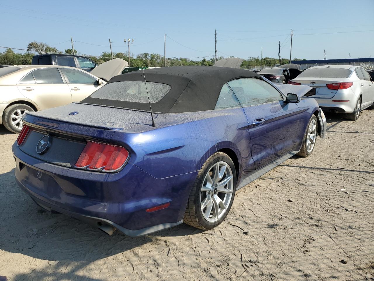 2015 Ford Mustang VIN 1FATP8UH8F5385879 Copart auction photo, front end damage thumbnail 4