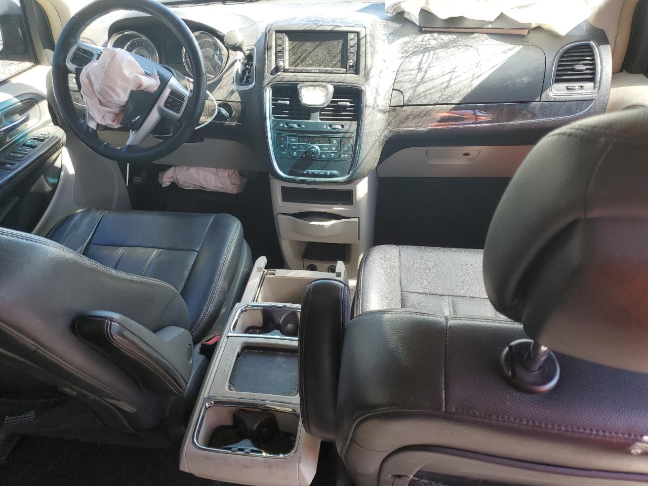 2015 Chrysler Town & Country VIN 2C4RC1BG4FR697878 Copart auction photo, front end / side damage thumbnail 8