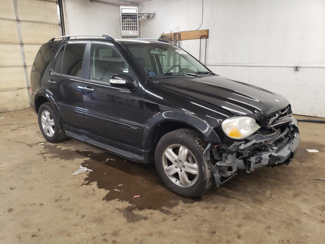 2005 Mercedes-Benz M-klasse VIN 4JGAB75E45A560077 Copart auction photo, front end damage thumbnail 4