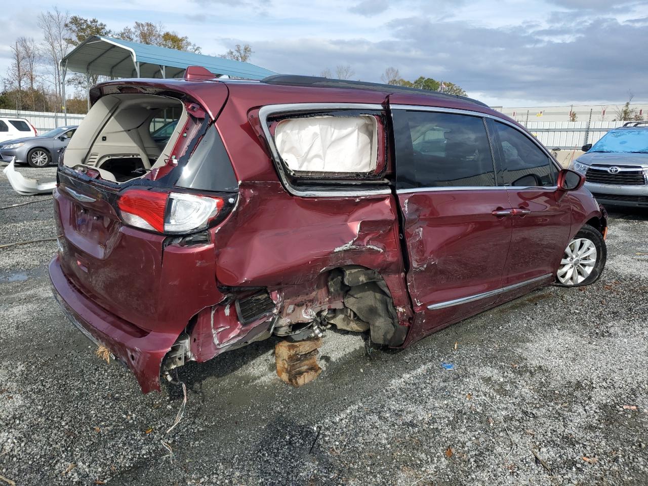 2017 Chrysler Pacifica VIN 2C4RC1BG5HR533803 Copart auction photo, all over damage thumbnail 3