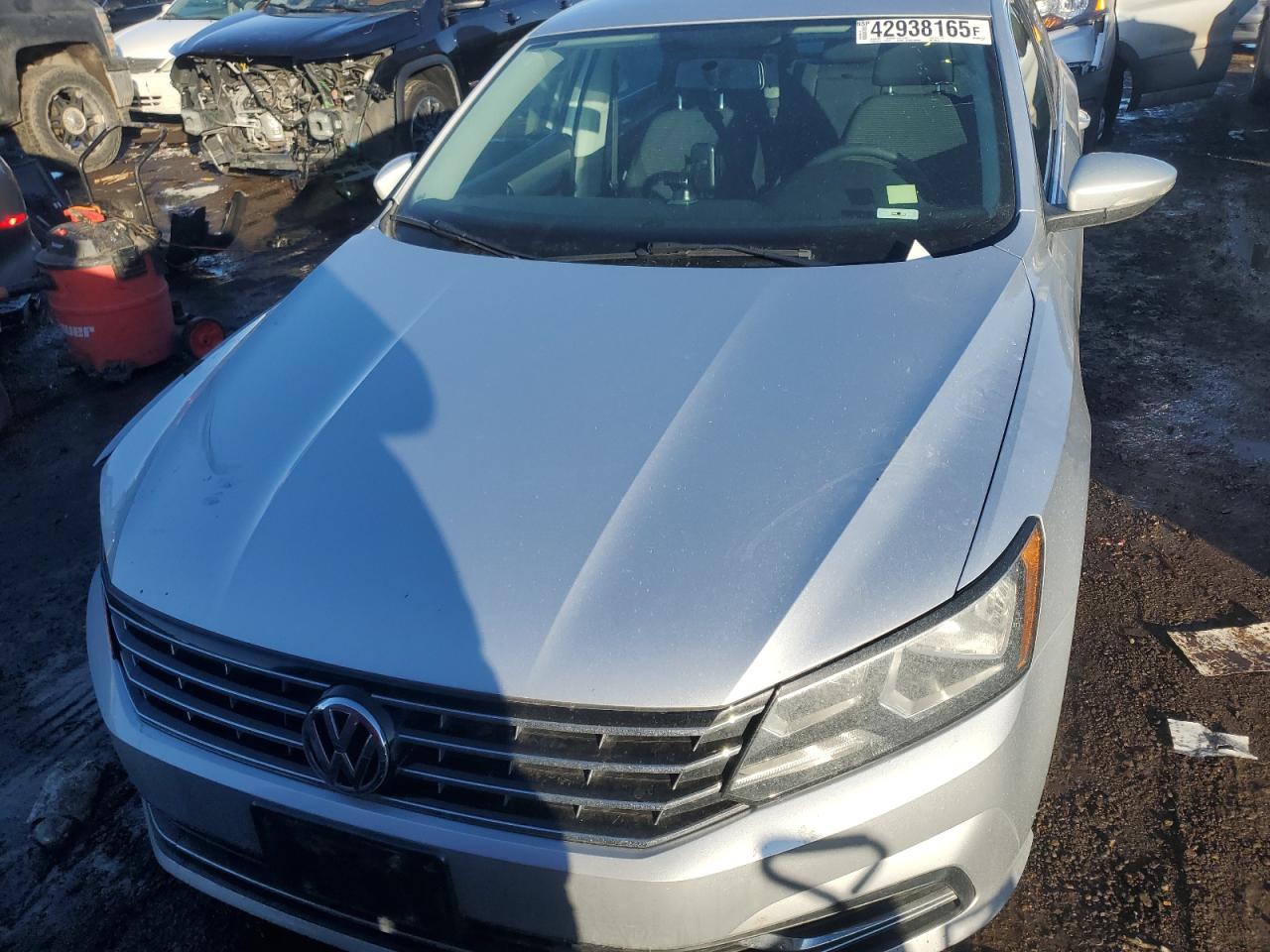 2016 Volkswagen Passat VIN 1VWAS7A36GC040752 Copart auction photo, side / front end damage thumbnail 5