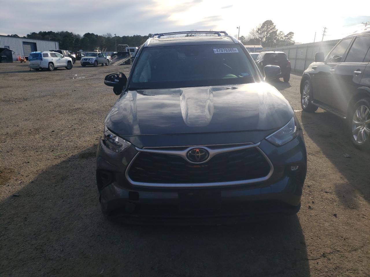 2020 Toyota Highlander VIN 5TDGZRAH1LS019638 Copart auction photo, side / front end damage thumbnail 5
