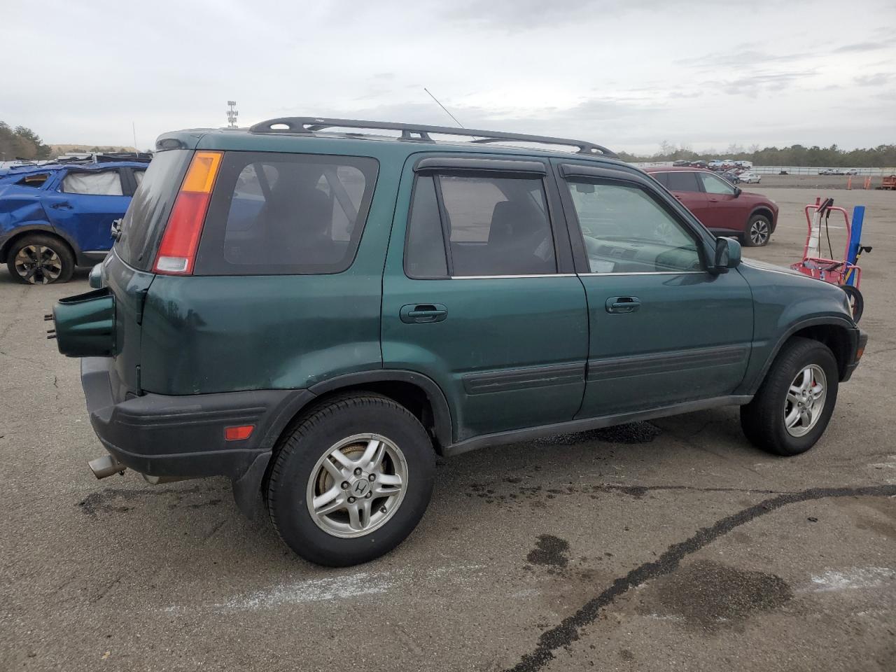 1999 Honda CR-V VIN JHLRD1861XC012468 Copart auction photo, front end / undercarriage damage thumbnail 3