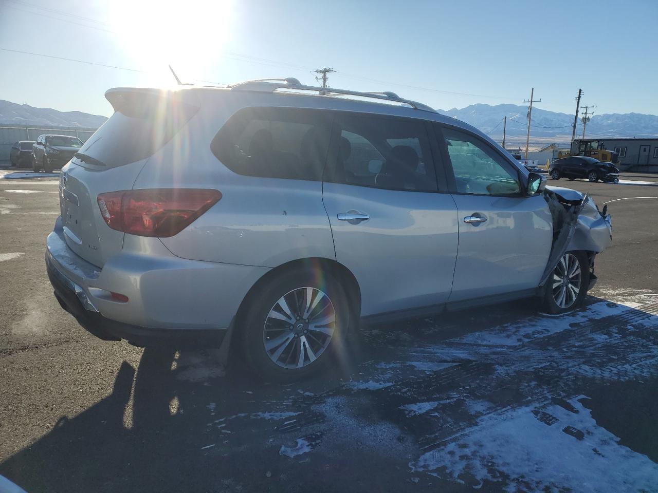 2017 Nissan Pathfinder VIN 5N1DR2MMXHC697957 Copart auction photo, front end damage thumbnail 3