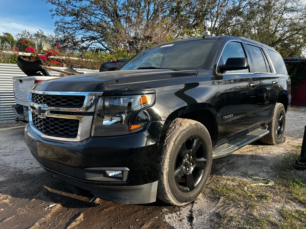 2018 Chevrolet Tahoe VIN 1GNSCBKC0JR199901 Copart auction photo, normal wear damage thumbnail 2