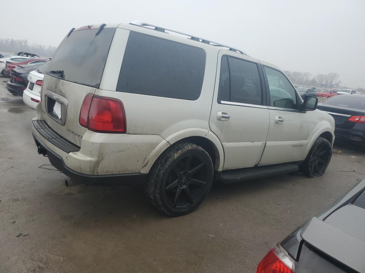 2005 Lincoln Navigator VIN 5LMFU28505LJ06747 Copart auction photo, undercarriage damage thumbnail 3