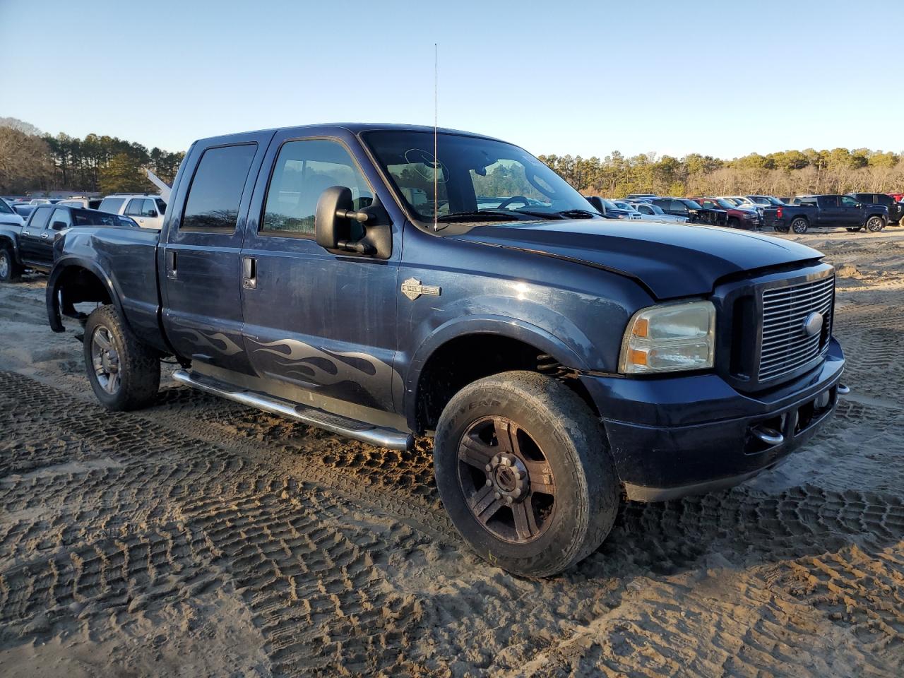 2005 Ford F250 VIN 1FTSW21Y75EB88923 Copart auction photo, rear end / minor dent/scratches damage thumbnail 4