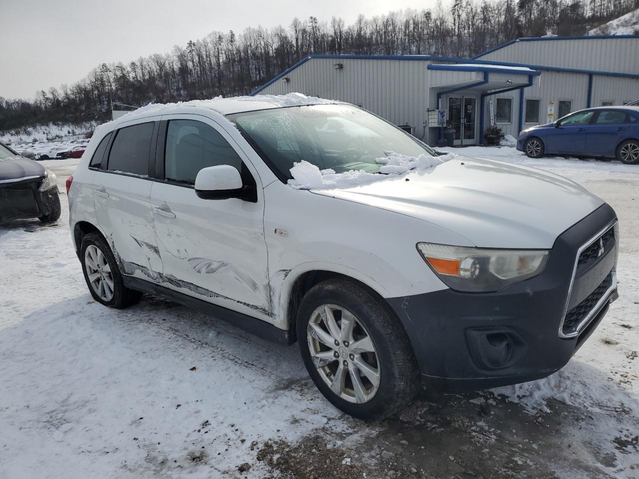 2014 Mitsubishi Outlander VIN 4A4AR3AUXEE005089 Copart auction photo, side / front end damage thumbnail 4