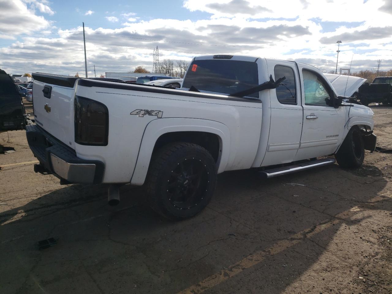 2011 Chevrolet Silverado VIN 1GCRKSE32BZ215037 Copart auction photo, front end / side damage thumbnail 3