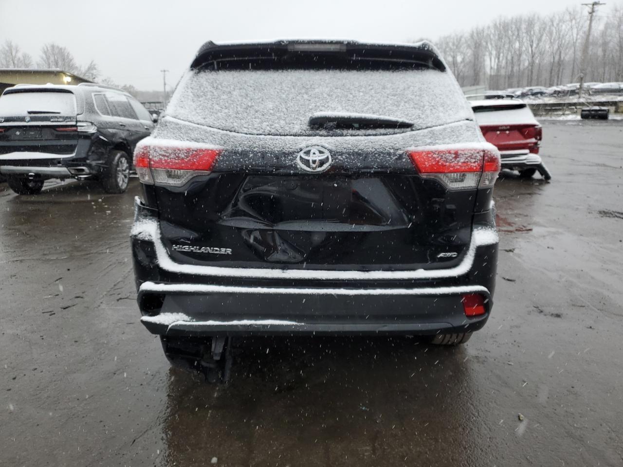 2018 Toyota Highlander VIN 5TDBZRFH3JS886233 Copart auction photo, all over damage thumbnail 6
