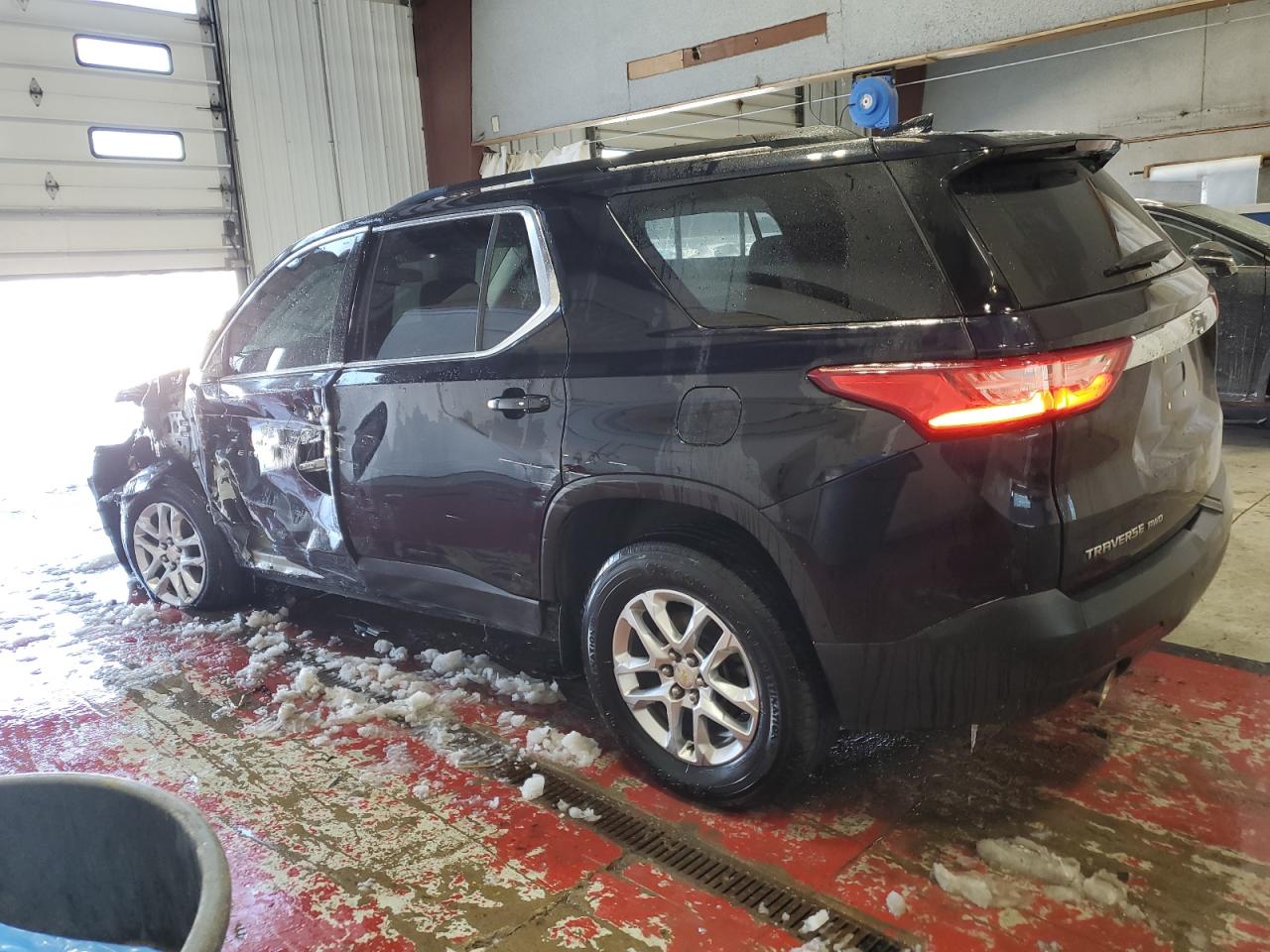 2020 Chevrolet Traverse VIN 1GNEVGKW5LJ105849 Copart auction photo, front end / side damage thumbnail 2
