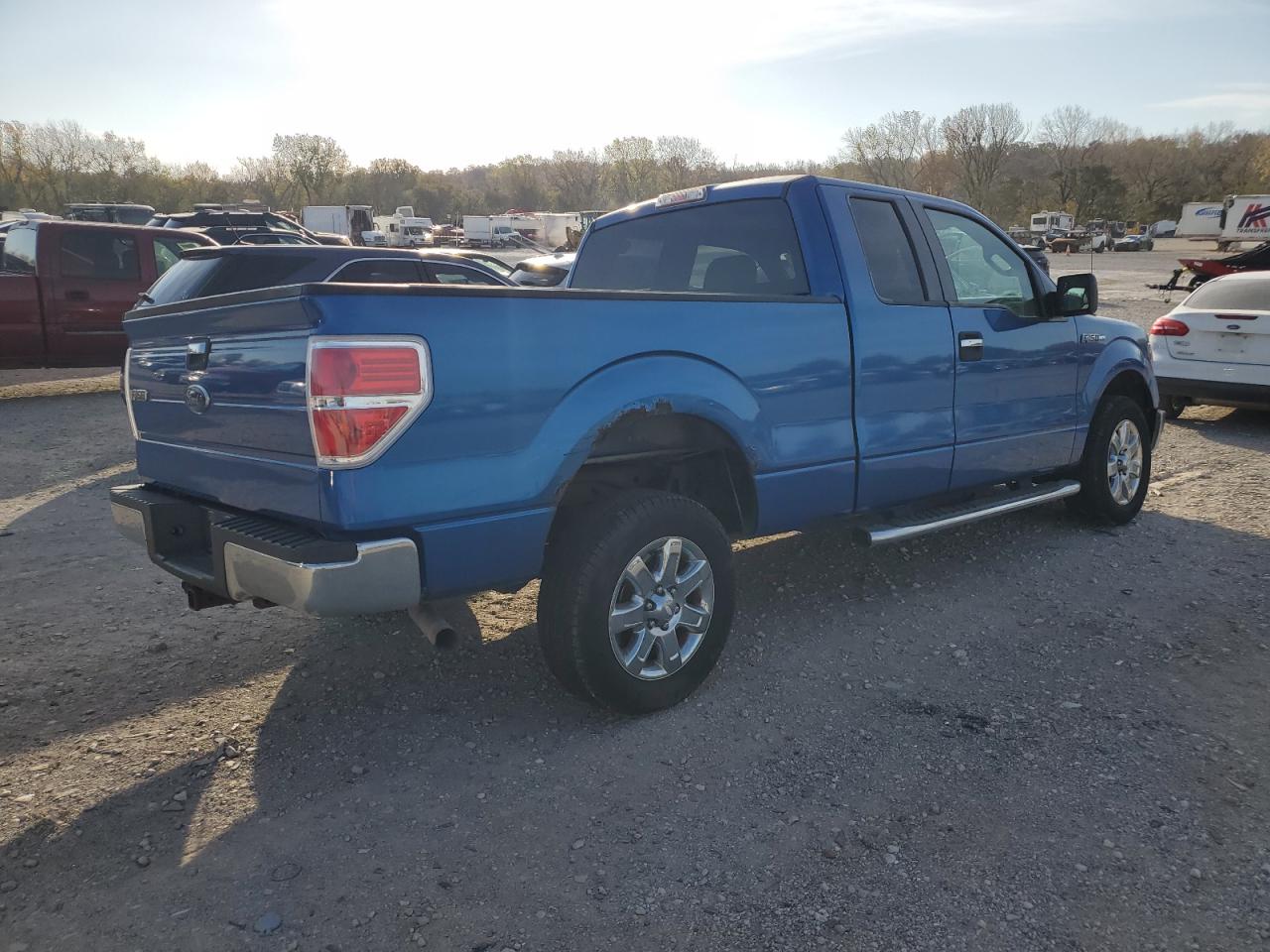2013 Ford F-150 VIN 1FTEX1CM2DKD07489 Copart auction photo, front end / minor dent/scratches damage thumbnail 3