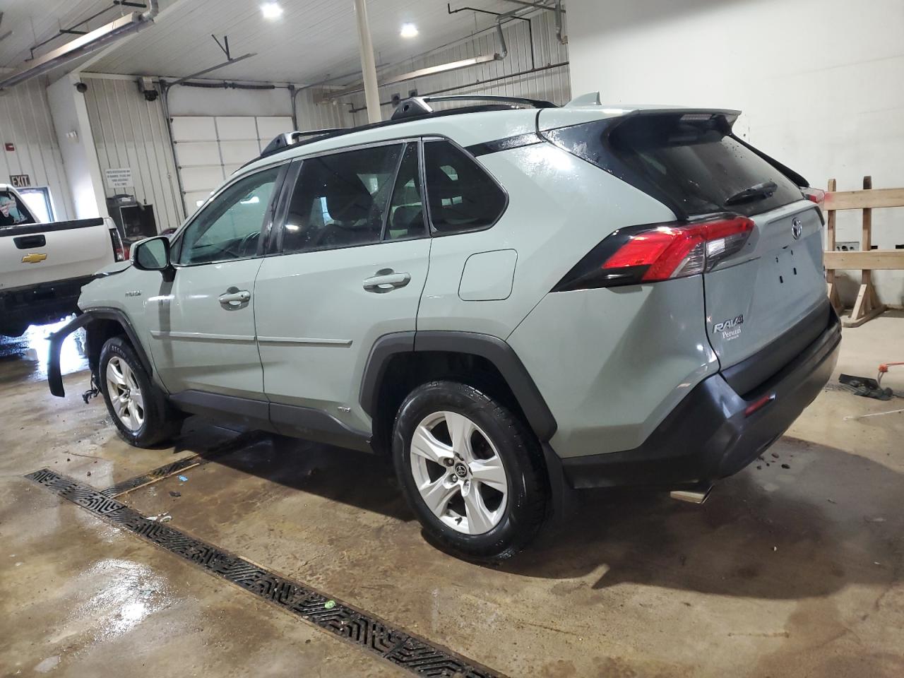 2020 Toyota RAV 4 VIN 2T3RWRFV9LW058184 Copart auction photo, front end damage thumbnail 2