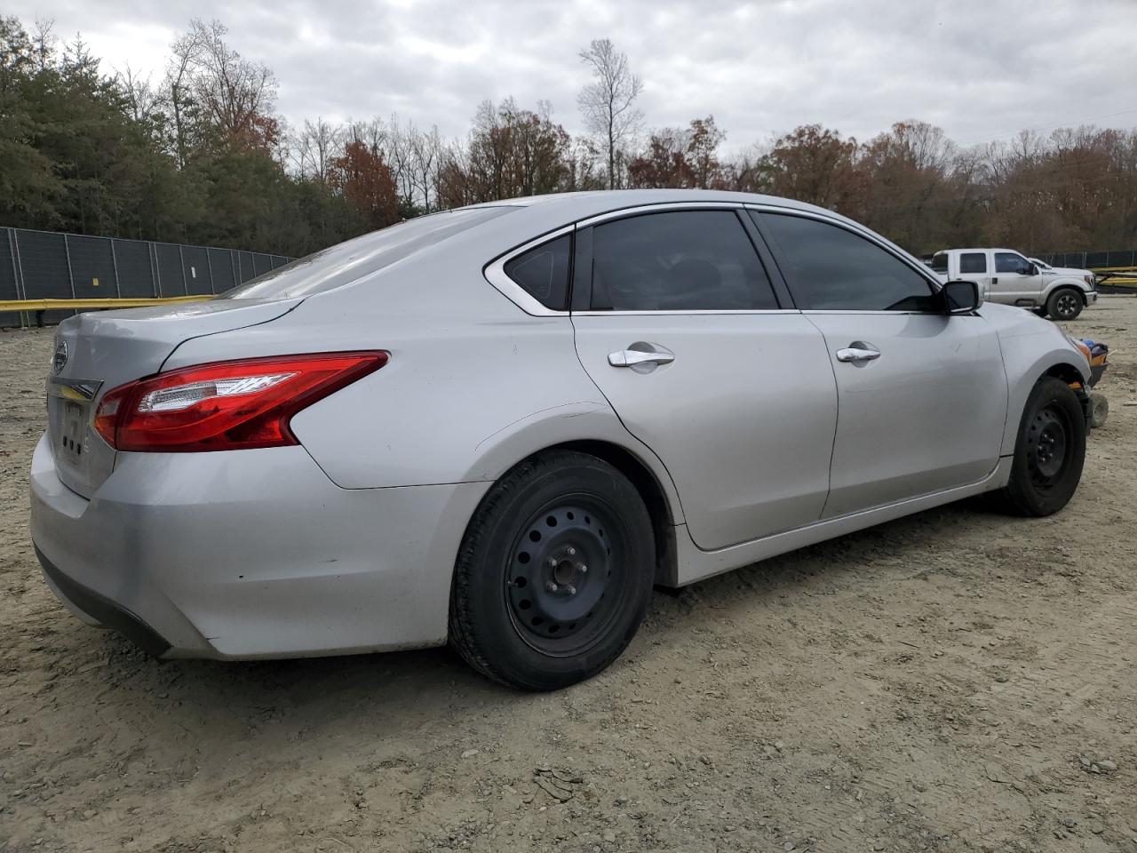 2016 Nissan Altima VIN 1N4AL3AP5GC209161 Copart auction photo, front end / minor dent/scratches damage thumbnail 3