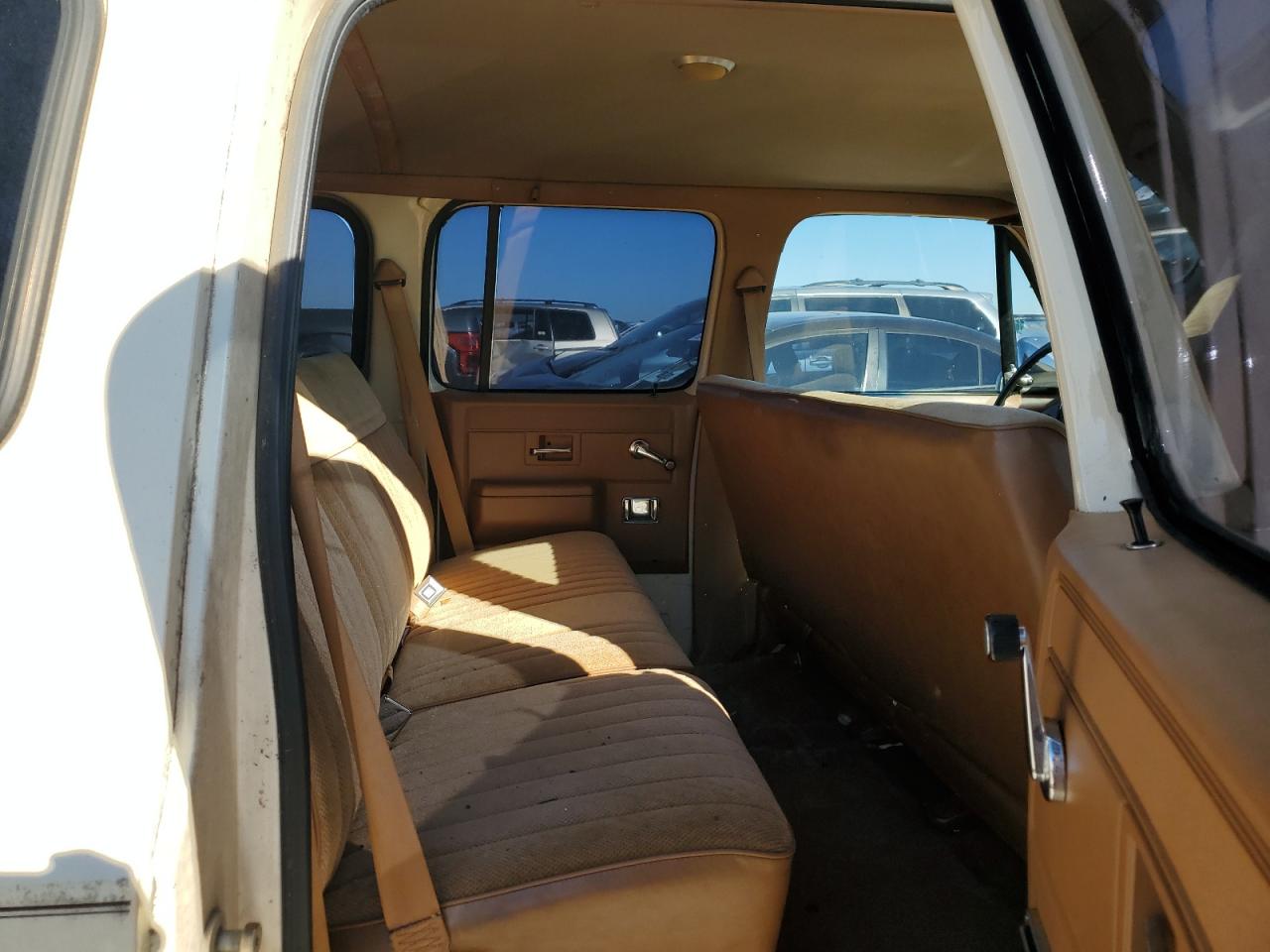 1990 Chevrolet Suburban VIN 1GNER16K0LF169745 Copart auction photo, mechanical / minor dent/scratches damage thumbnail 11