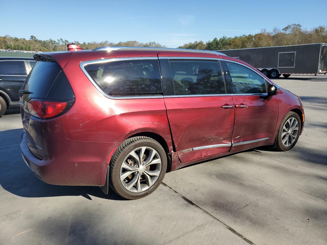 2017 Chrysler Pacifica VIN 2C4RC1GG2HR584121 Copart auction photo, side / minor dent/scratches damage thumbnail 3