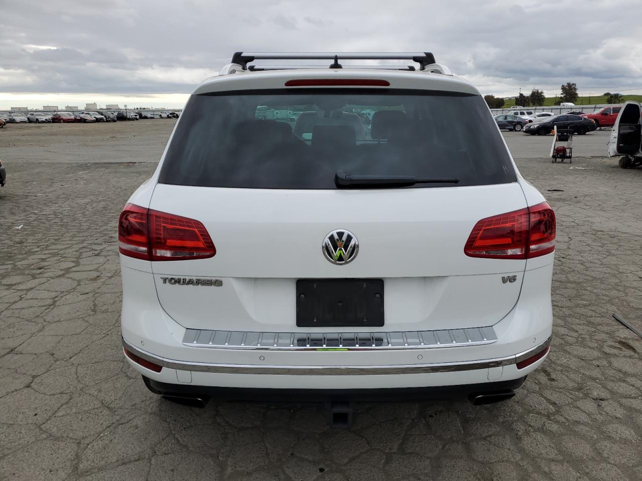 2017 Volkswagen Touareg VIN WVGGF7BP7HD002005 Copart auction photo, front end damage thumbnail 6