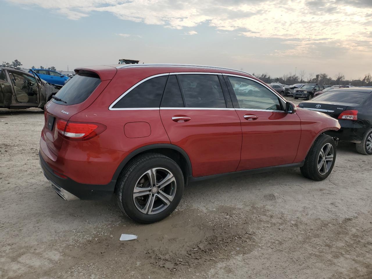 2016 Mercedes-Benz GLC VIN WDC0G4KB3GF011691 Copart auction photo, front end / minor dent/scratches damage thumbnail 3