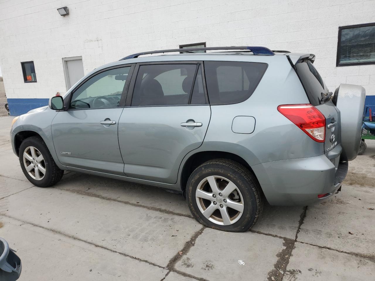 2007 Toyota RAV 4 VIN JTMZK34V375006784 Copart auction photo, rear end / minor dent/scratches damage thumbnail 2