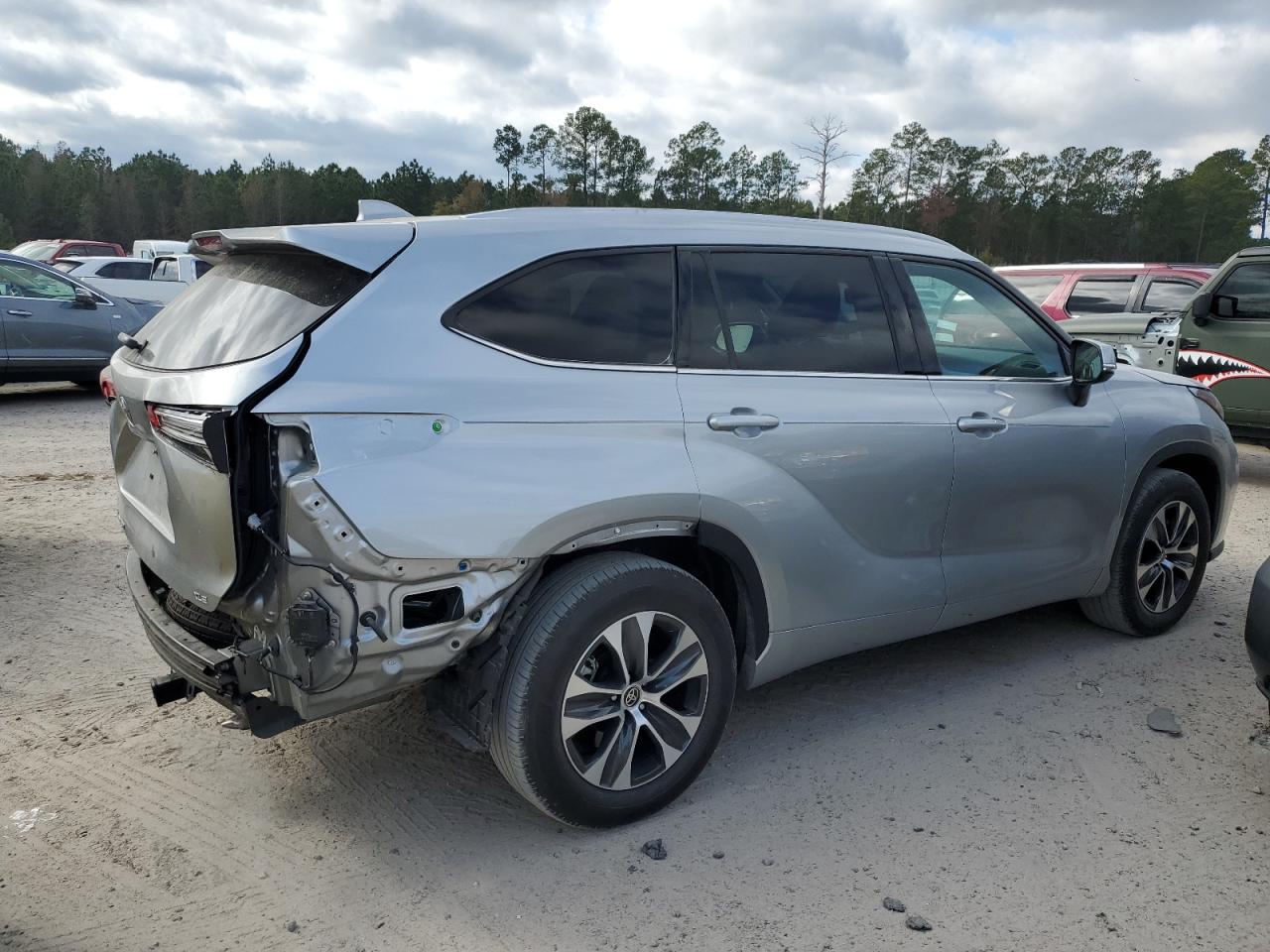 2022 Toyota Highlander VIN 5TDGZRAH5NS099366 Copart auction photo, rear end damage thumbnail 3