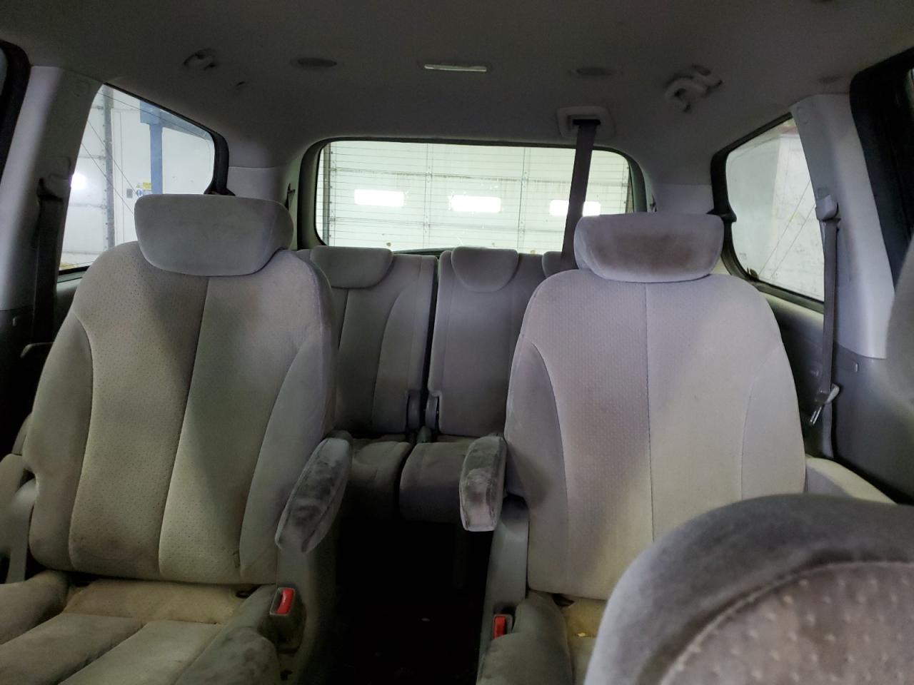 2008 Hyundai Entourage VIN KNDMC233086051923 Copart auction photo, vandalism / rear end damage thumbnail 10