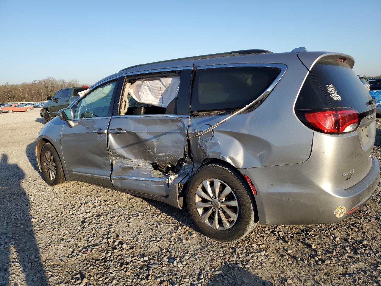 2017 Chrysler Pacifica VIN 2C4RC1BG0HR683334 Copart auction photo, side damage thumbnail 2