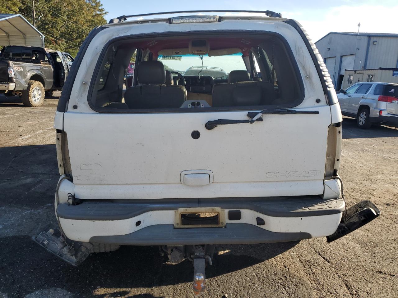 2005 Chevrolet Tahoe VIN 1GNEC13T15R276772 Copart auction photo, side / undercarriage damage thumbnail 6