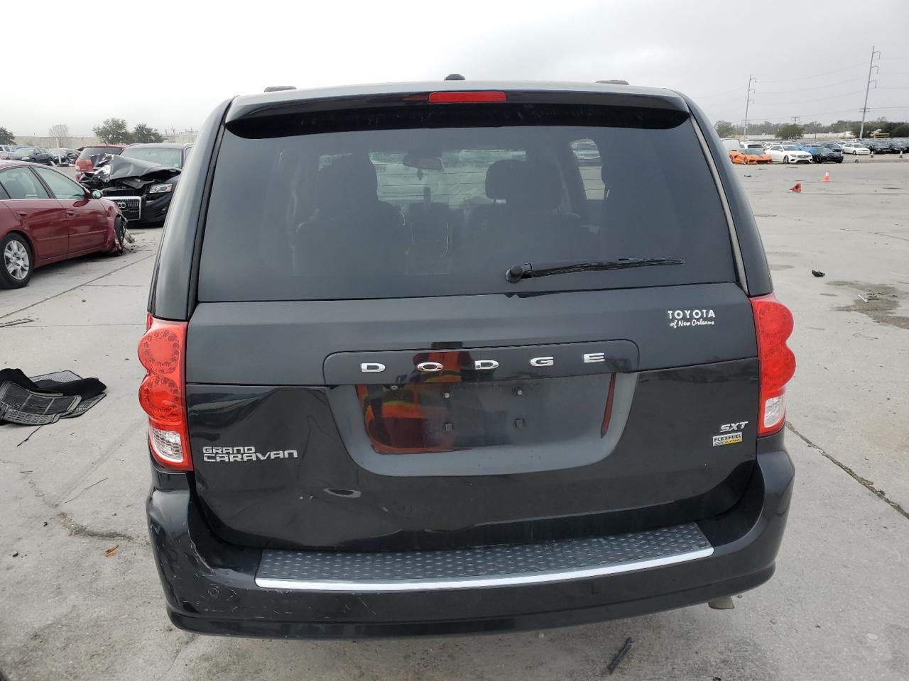 2019 Dodge Caravan VIN 2C4RDGCG7KR595662 Copart auction photo, front end / side damage thumbnail 6