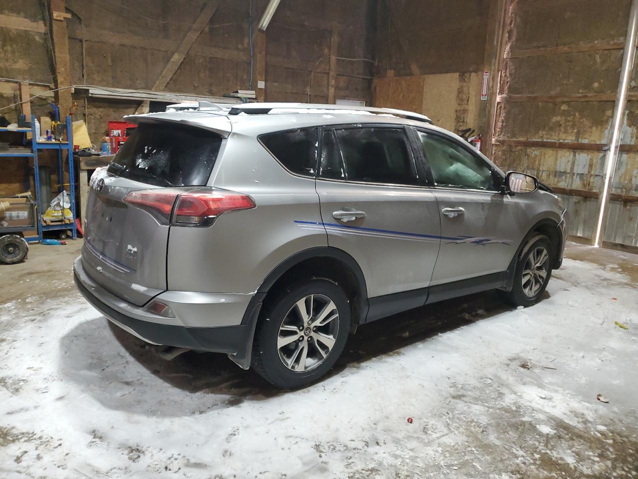 2016 Toyota RAV 4 VIN 2T3RFREV9GW476073 Copart auction photo, front end / side damage thumbnail 3