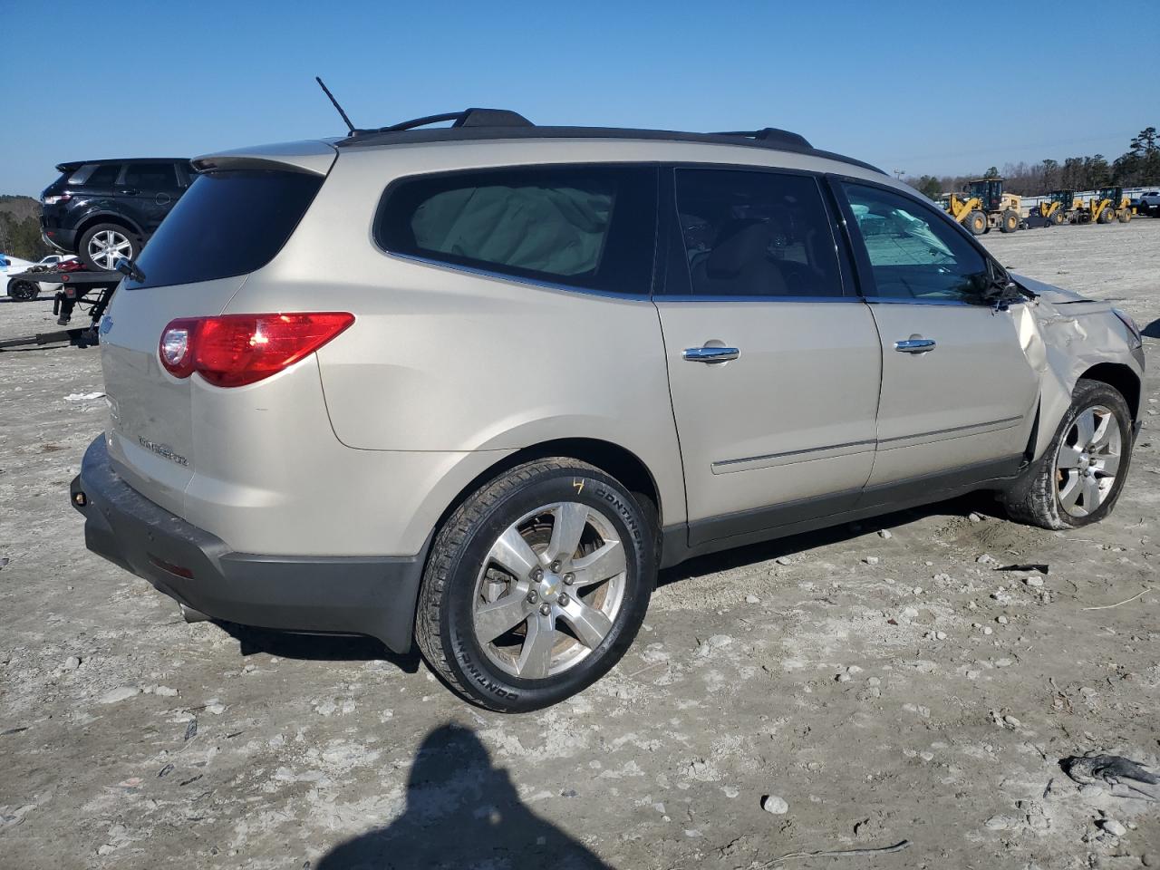 2012 Chevrolet Traverse VIN 1GNKRLEDXCJ138677 Copart auction photo, front end / side damage thumbnail 3