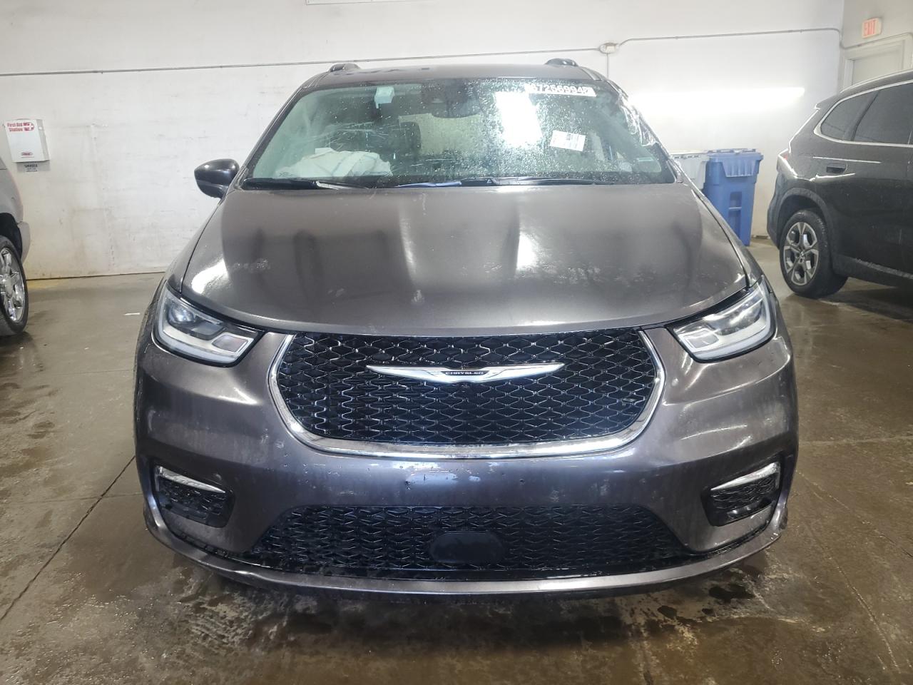 2022 Chrysler Pacifica VIN 2C4RC1BGXNR135918 Copart auction photo, all over damage thumbnail 5