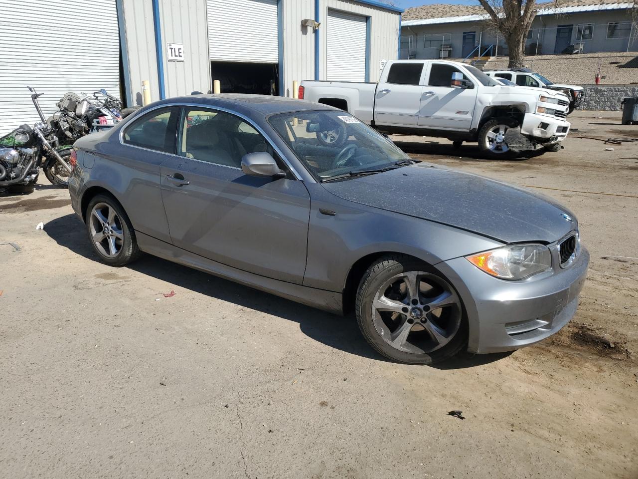 2011 BMW 1er VIN WBAUP7C58BVK78953 Copart auction photo, front end / side damage thumbnail 4