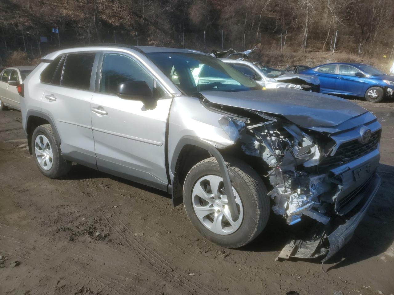 2021 Toyota RAV 4 VIN 2T3F1RFVXMC191654 Copart auction photo, front end / minor dent/scratches damage thumbnail 4