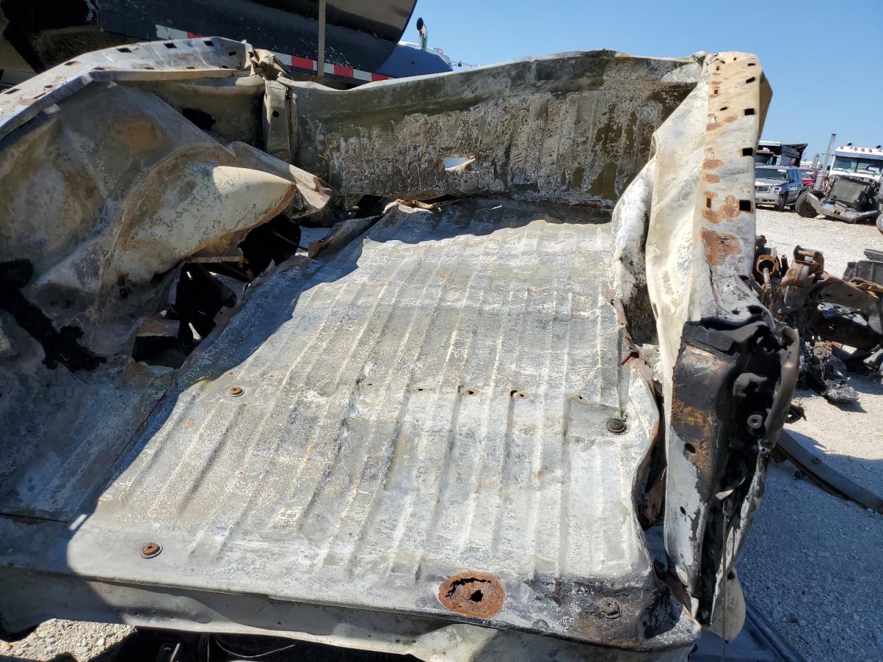 2004 Ford F-150 VIN 1FTPX14584FA32347 Copart auction photo, all over / burn damage thumbnail 6