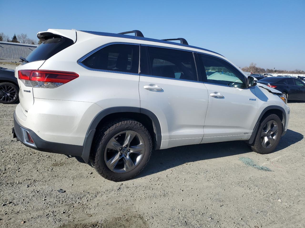 2018 Toyota Highlander VIN 5TDDGRFHXJS038820 Copart auction photo, front end damage thumbnail 3