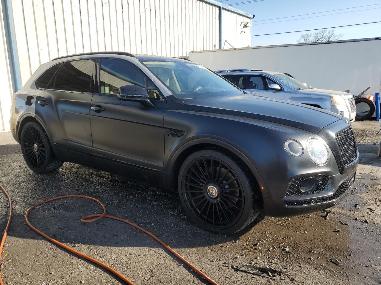 2017 Bentley Bentayga VIN SJAAC2ZVXHC016000 Copart auction photo, front end / rear end damage thumbnail 4