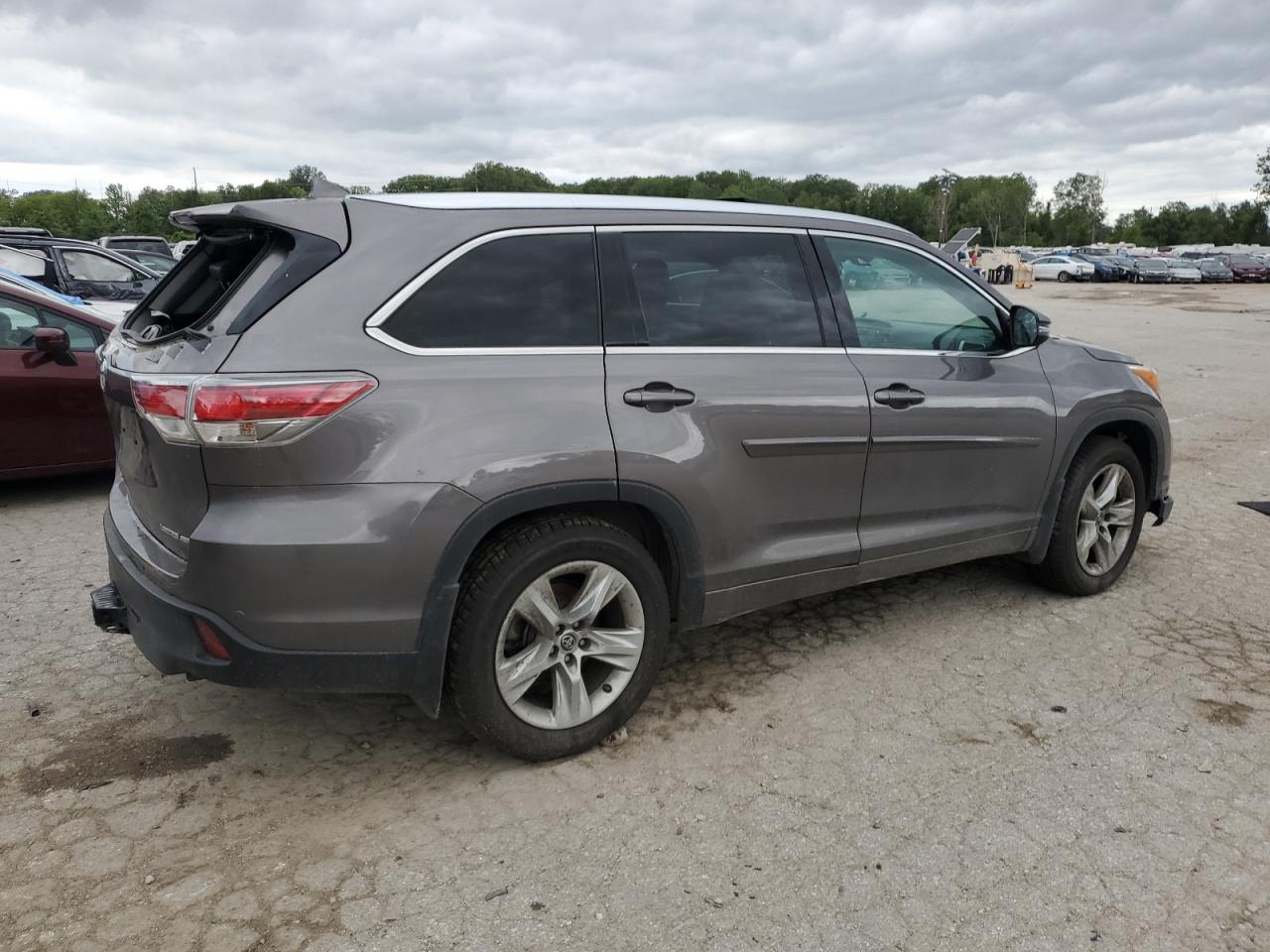 2016 Toyota Highlander VIN 5TDDKRFH5GS264464 Copart auction photo, all over damage thumbnail 3
