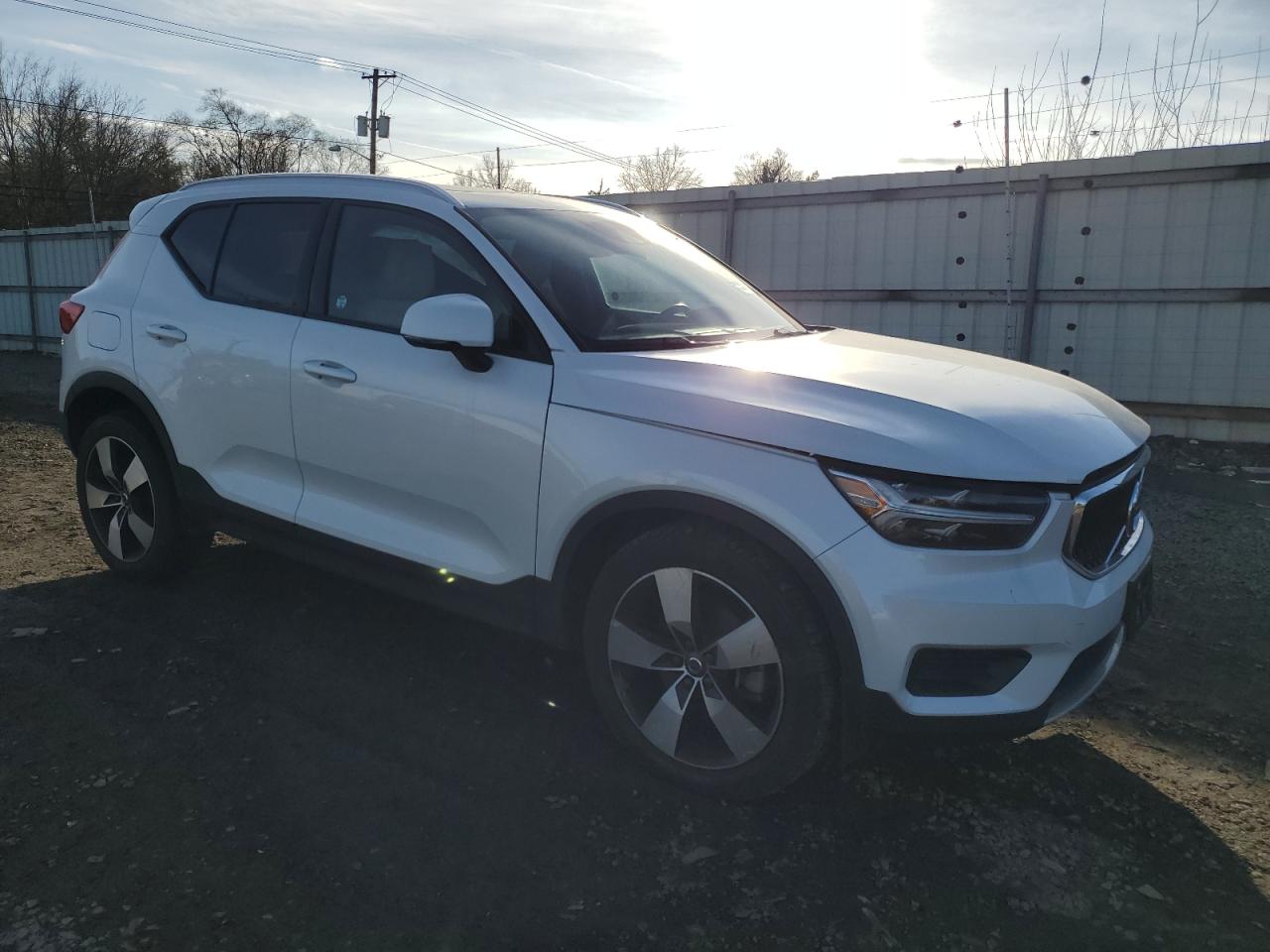 2022 Volvo XC40 VIN YV4162UK4N2650324 Copart auction photo, front end damage thumbnail 4