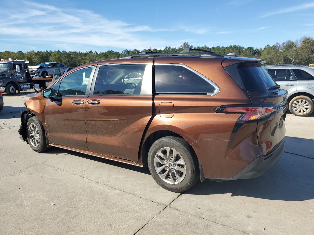 2022 Toyota Sienna VIN 5TDYRKEC0NS098524 Copart auction photo, front end damage thumbnail 2