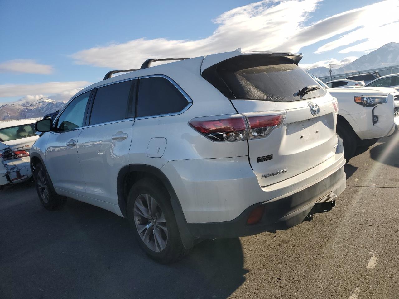 2016 Toyota Highlander VIN 5TDBKRFH0GS315487 Copart auction photo, front end damage thumbnail 2