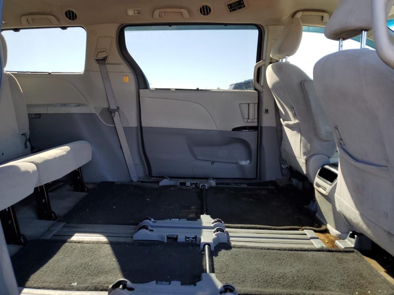 2013 Toyota Sienna VIN 5TDKK3DC3DS347608 Copart auction photo, side / front end damage thumbnail 11