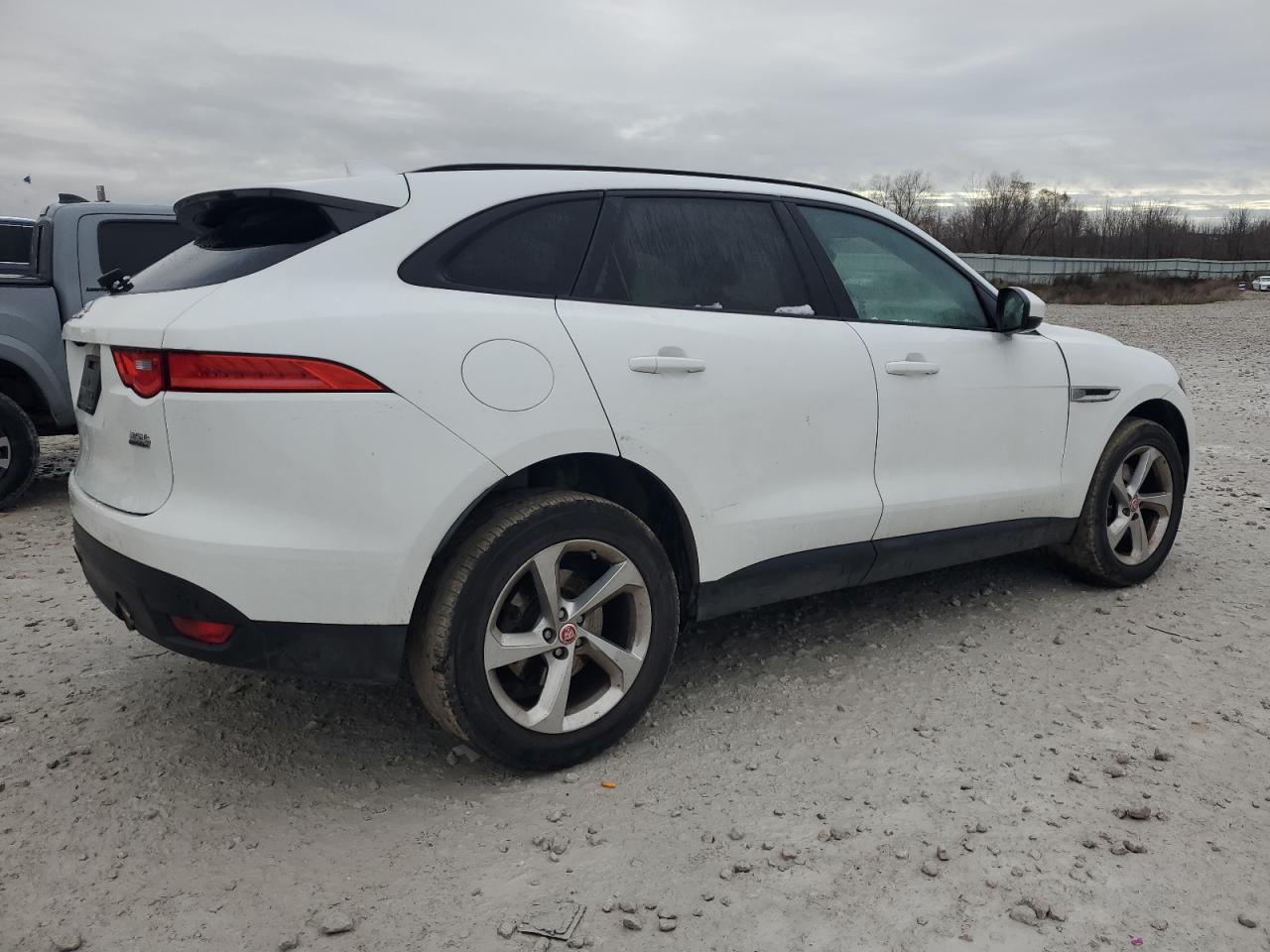 2017 Jaguar F-Pace VIN SADCJ2BV4HA062493 Copart auction photo, front end damage thumbnail 3