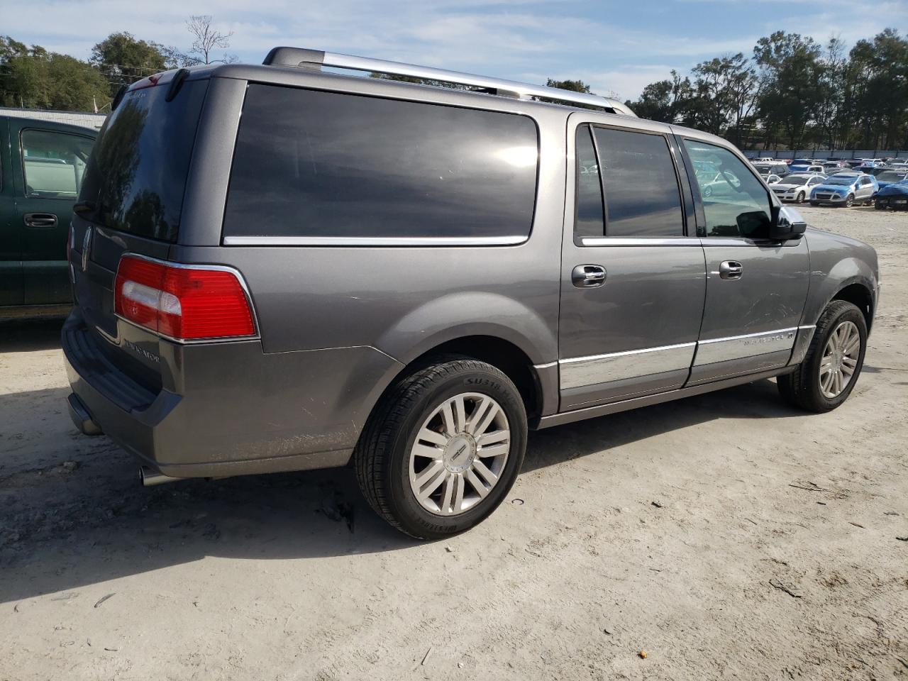 2012 Lincoln Navigator VIN 5LMJJ3J56CEL02308 Copart auction photo, front end / minor dent/scratches damage thumbnail 3