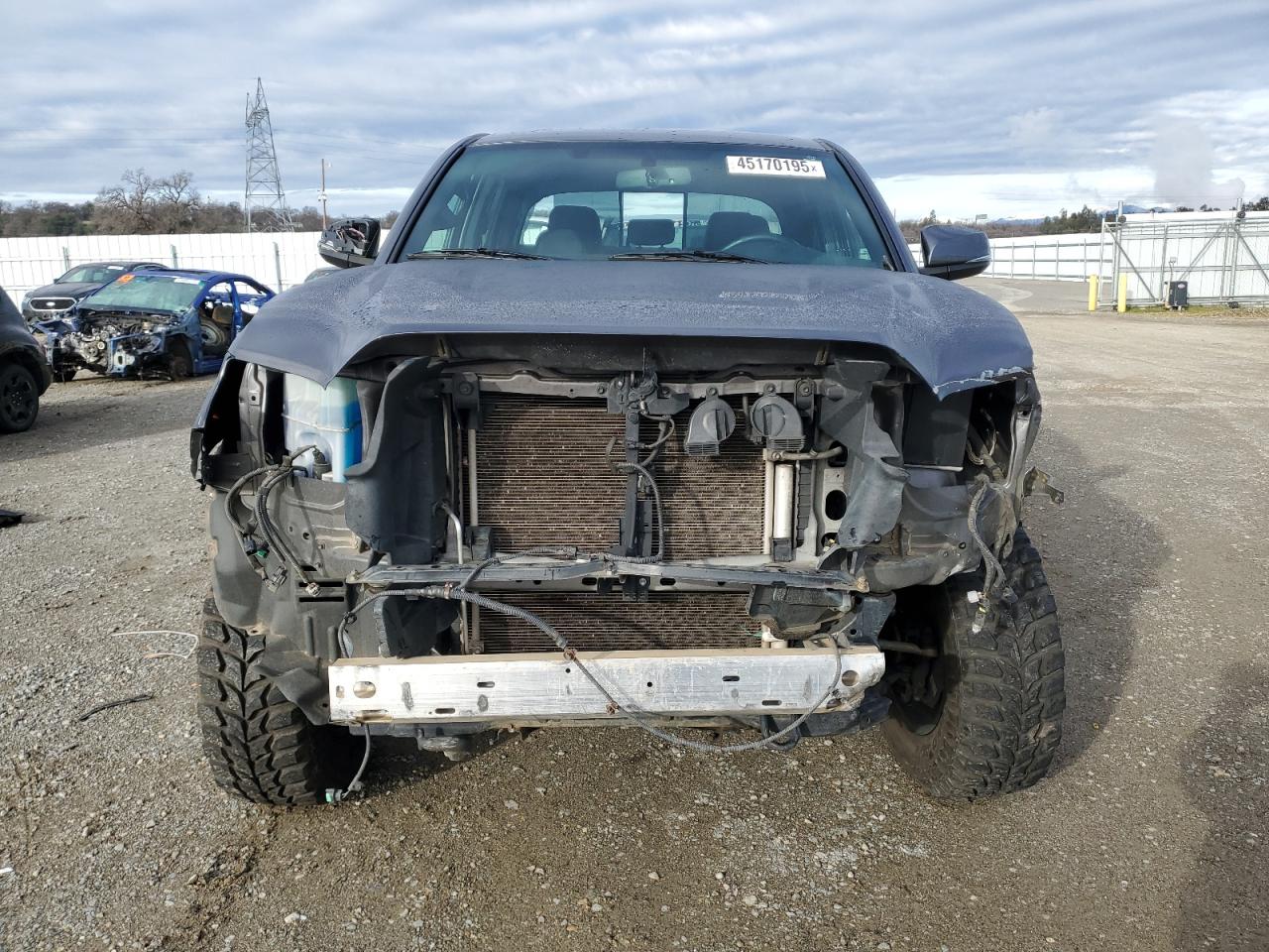 2017 Toyota Tacoma VIN 5TFCZ5AN8HX106287 Copart auction photo, front end damage thumbnail 5
