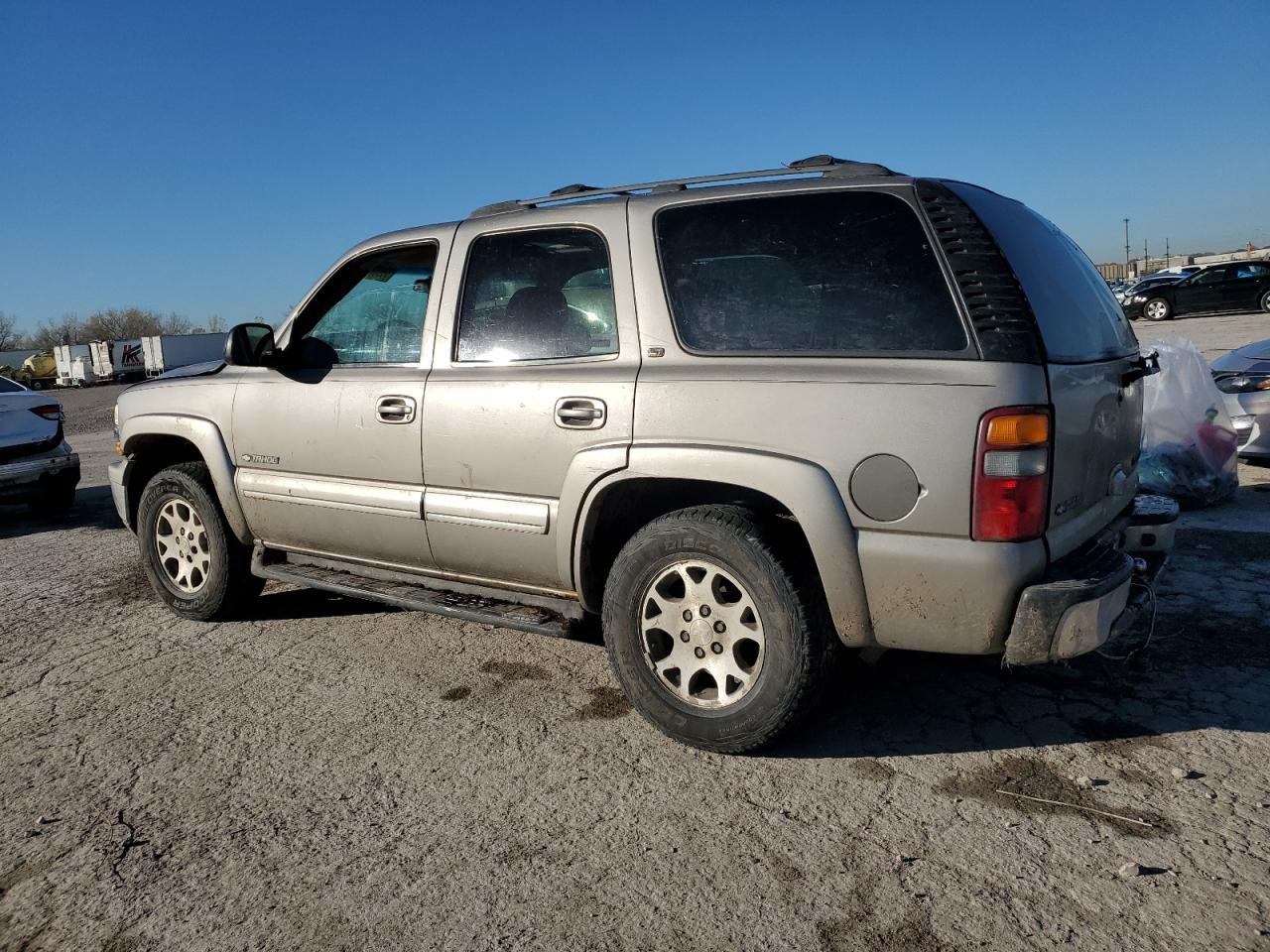 2002 Chevrolet Tahoe VIN 1GNEK13Z42J267081 Copart auction photo, vandalism / all over damage thumbnail 2